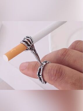 Silver Toned Skeleton Claw “Cigarette” Joint Holder Ring - holds both perfectly.